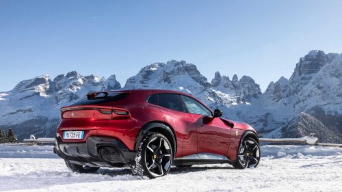 Ferrari podría crear un Purosangue V12 aún más potente