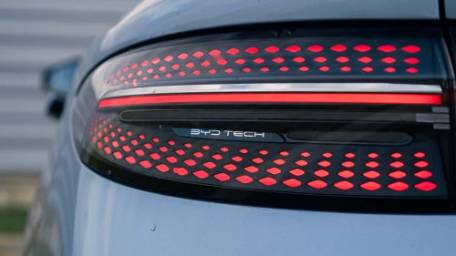 Eropa Terjebak Larangan Mobil Bensin dan Mobil Listrik Cina