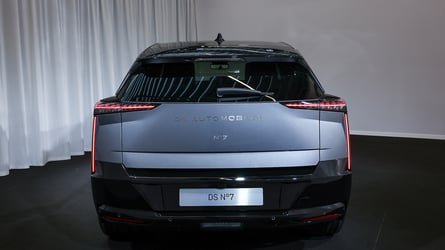 Los coches se vuelven más planos: el nuevo minimalismo 3D