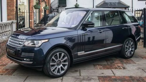 Man’s 2025 Range Rover Autobiography Makes Random Dangerous Stops. His Isn’t the Only One
