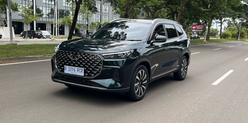 Impresi Awal Chery Tiggo 8 CSH: Sensasi Torsi Jambak Ala Mobil Listrik