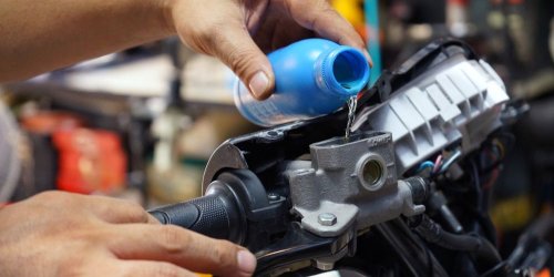 Jangan Anggap Sepele! Minyak Rem Motor: Fungsi, Jenis, dan Cara Perawatannya