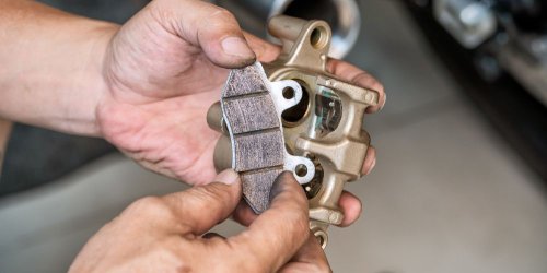 Kampas Rem Aus? Bahaya! Ini Tanda, Biaya Ganti, & Cara Amannya!