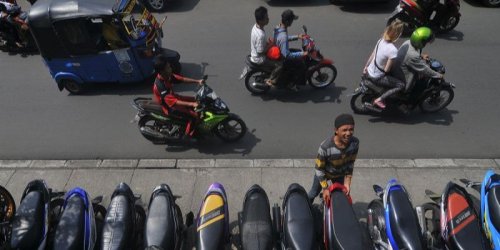 Rambu Dilarang Parkir dan Perbedaan dengan Larangan Berhenti yang Harus Diketahui