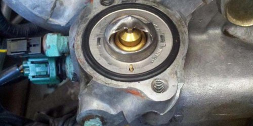 Fungsi Thermostat: Komponen Kecil dengan Peran Besar di Mesin Mobil