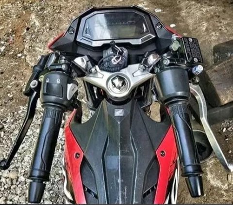 8 Foto Stang Motor yang Dimodifikasi Unik, Justru Bikin Pengendara Repot.