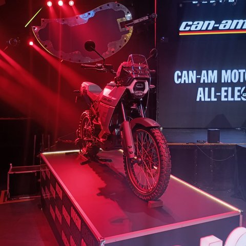 Motor Listrik Premium Can-Am Resmi Meluncur, Ini Spesifikasi & Fitur Futuristiknya