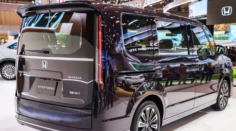 Honda, Honda CR-V, Honda Civic, Honda e, Bakal Jadi Primadona di GIIAS 2025? Honda StepWGN e:HEV Bawa Fitur CR-V dan Civic Sekaligus!