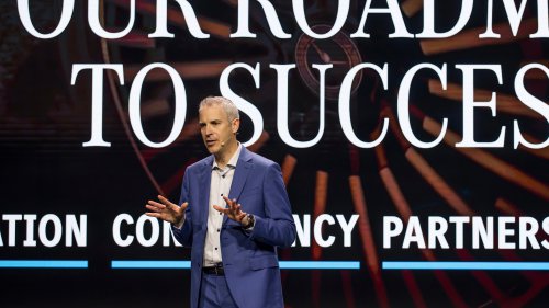 Mercedes’ U.S. sales chief Bart Herring to retire, Greg Gates assumes bigger role amid bold retail goals