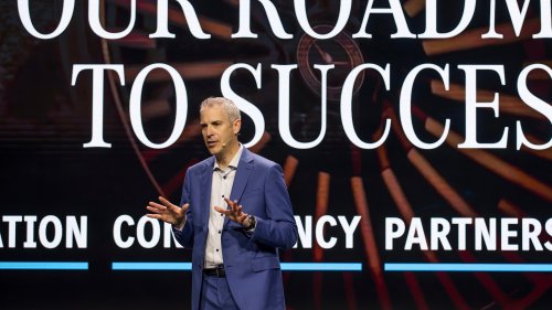 Mercedes’ U.S. sales chief Bart Herring to retire, Greg Gates assumes bigger role amid bold retail goals