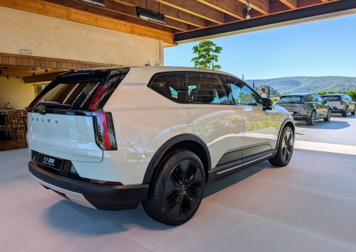First Drive of the Fully Electric Volvo EX60 — CleanTechnica Field Trip