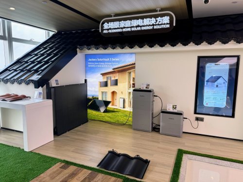 Jackery Solar Roof & SolarVault 3 Home Energy Storage System — CleanTechnica Field Trip