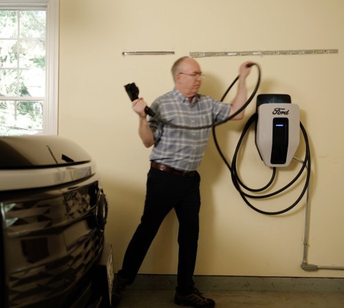 Partnership with EnergyHub, Sunrun, & The Mobility House to Test Massachusetts Residential Vehicle-to-Grid Program for Eversource & National Grid Customers