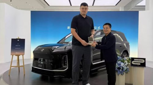 NIO, Basketball Superstar Yao Ming Receives His NIO ES9
