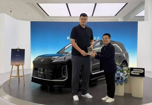 NIO, Basketball Superstar Yao Ming Receives His NIO ES9