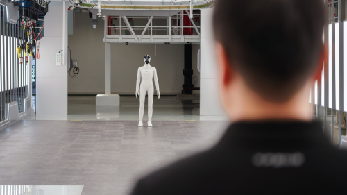 XPENG IRON Autonomously Walks Off Production Line