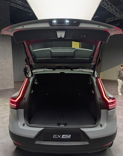Volvo Updates the XC40 &amp; EX40 with Longer Range and Updated Aesthetics