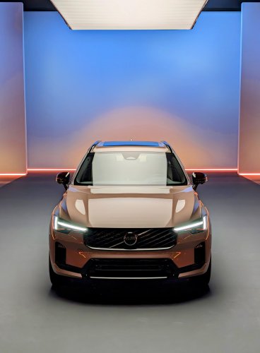 Volvo Upgrades the XC60 &amp; XC90 Plug-in Hybrids with Significantly More Fully Electric Range