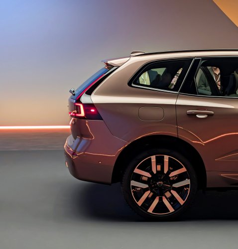 Volvo Upgrades the XC60 &amp; XC90 Plug-in Hybrids with Significantly More Fully Electric Range