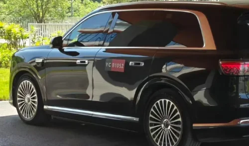 2026 AITO M9 spotted uncamouflaged with Huawei's 896-line LiDAR