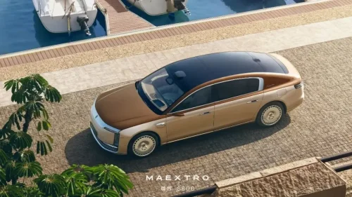 Huawei Maextro S800 debuts robotic arm charging with full unmanned automation