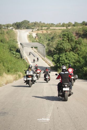 PT Piaggio Indonesia Moto Guzzi x The Clan –  BERSENANG-SENANG DI TANAH SUMBA