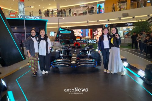 Mercedes, Pameran LEGO Replika Mercedes-AMG F1 W14 – DIBUAT DARI 192.937 KEPING LEGO