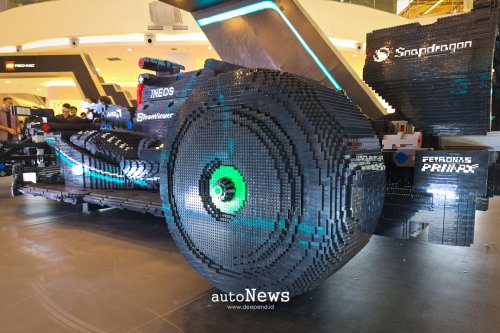 Mercedes, Pameran LEGO Replika Mercedes-AMG F1 W14 – DIBUAT DARI 192.937 KEPING LEGO
