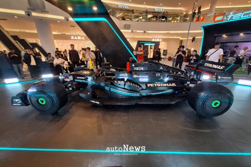 Mercedes, Pameran LEGO Replika Mercedes-AMG F1 W14 – DIBUAT DARI 192.937 KEPING LEGO