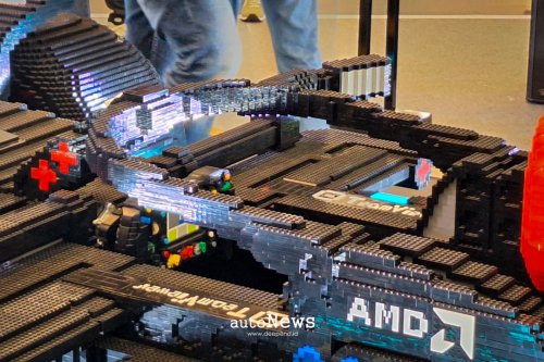 Mercedes, Pameran LEGO Replika Mercedes-AMG F1 W14 – DIBUAT DARI 192.937 KEPING LEGO