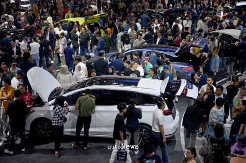 BYD, Laporan Penjualan Laris Manis – BYD & DENZA BUKUKAN 4.195 SPK DI GIIAS 2025