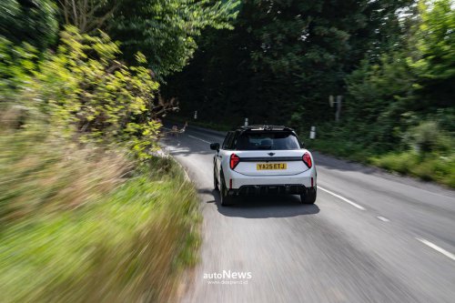 MINI, Profil Mobil MINI Cooper S 5-Door John Cooper Works – IKONIK DAN SPORTY