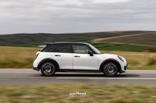 Profil Mobil MINI Cooper S 5-Door John Cooper Works – IKONIK DAN SPORTY