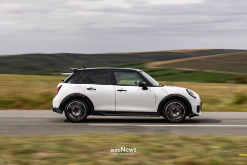 MINI, Profil Mobil MINI Cooper S 5-Door John Cooper Works – IKONIK DAN SPORTY