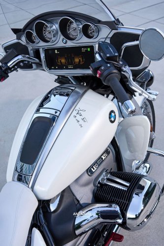 Special Edition BMW R 18 Transcontinental – DIBERKATI OLEH PAUS LEO XIV
