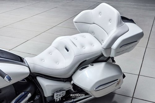 Special Edition BMW R 18 Transcontinental – DIBERKATI OLEH PAUS LEO XIV