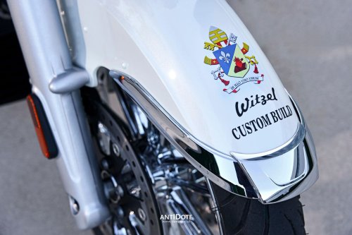 BMW, Special Edition BMW R 18 Transcontinental – DIBERKATI OLEH PAUS LEO XIV