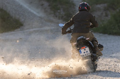 Power Trip BMW R 12 nineT Kini Bisa Tampil Gahar ala Flat Track dengan “The Tracker”