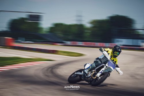 Motor Baru Husqvarna FS 450  – KONTROL PENUH LIBAS TIKUNGAN DENGAN GAYA DRIFT