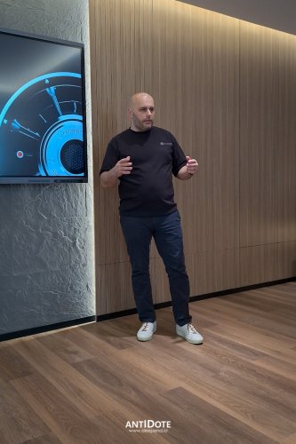 In Car Entertainment Di Balik Art in Motion – FILOSOFI SENI DAN TEKNOLOGI SELEVEL HYPERCAR