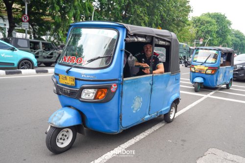 MotoGP, Road to MotoGP Mandalika 2025 Riders VR46 Racing Team – KELILING JAKARTA NAIK BAJAJ DAN MRT