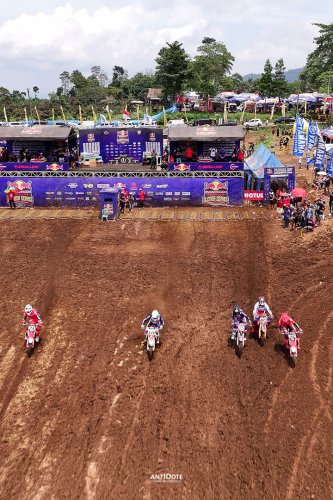 Kejurnas Motocross 2025 Diva Ismayana & Hilman Maksum – BAWA DUCATI DOMINASI PODIUM MX1