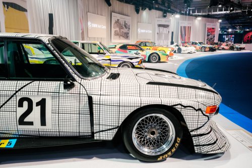 Car History BMW 3.0 CSL Art Car 1976: SAAT MOBIL BALAP JADI MEDIUM SENI