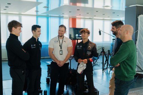 Teknologi Balap BMW M Racing Academy 2026: Simulator Balap Kunci Pembalap Modern