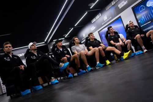 BMW, Teknologi Balap BMW M Racing Academy 2026: Simulator Balap Kunci Pembalap Modern