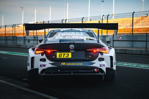 Power Trip Mobil Balap | BMW M4 GT3 EVO “BLEACH” – FROM VIRTUAL TO REAL