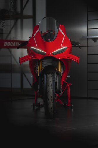 Big Bike Superbike Tanpa Kompromi: Ducati Panigale V4 R Resmi Hadir di Indonesia