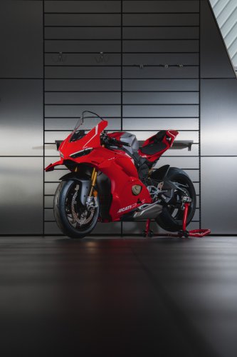 Big Bike Superbike Tanpa Kompromi: Ducati Panigale V4 R Resmi Hadir di Indonesia