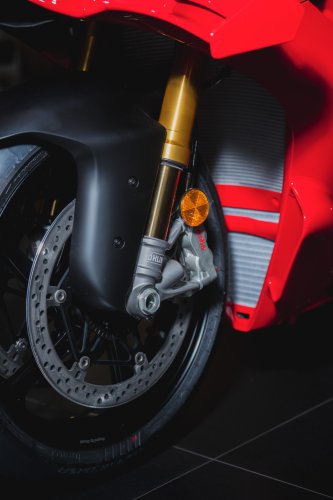 Big Bike Superbike Tanpa Kompromi: Ducati Panigale V4 R Resmi Hadir di Indonesia