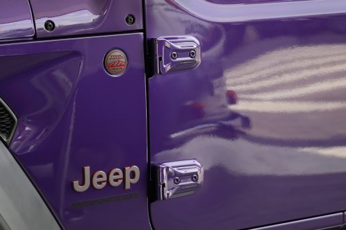 New Model Jeep Wrangler Dan Gladiator 2026 Meluncur: Warna Reign Jadi Sorotan